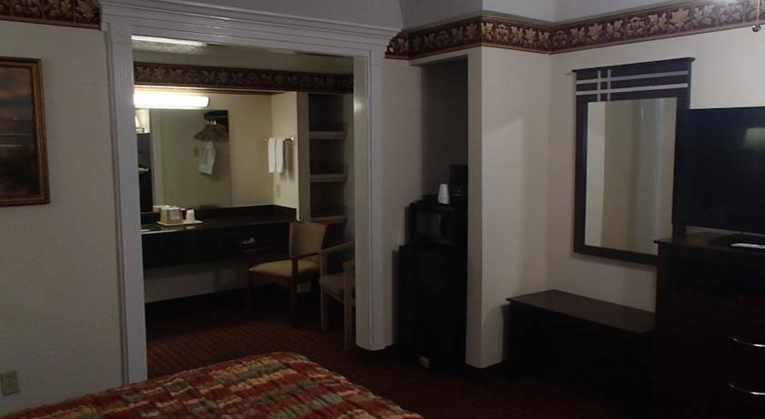 Room Photo Of BUDGET INN & SUITES